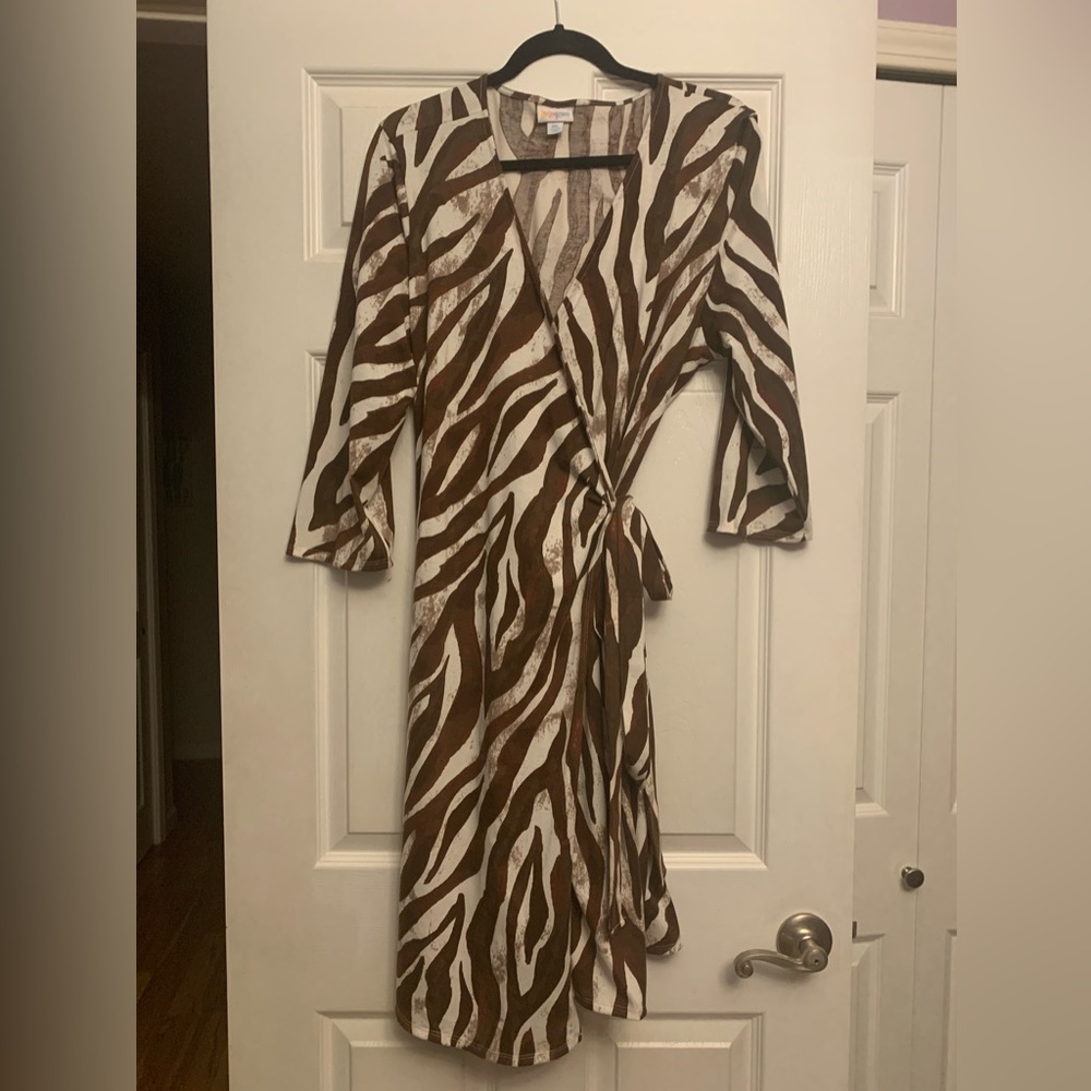 Walk on the wild side with this fabulous 2x wrap dress